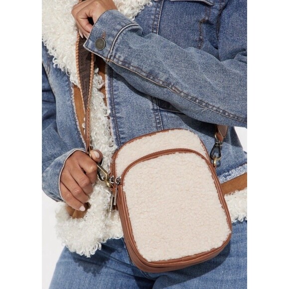 Fashion Nova Open Trail Sherpa Faux Leather Crossbody Bag Brown NEW - Picture 2 of 4